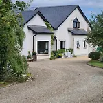 Oak Tree Lane Country Bed and Breakfast 4*