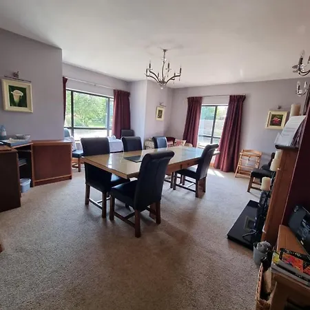 Bed & Breakfast Oak Tree Lane Country
