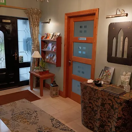 فندق مبيت وإفطار Oak Tree Lane Country 4*