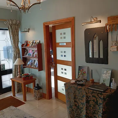 فندق مبيت وإفطار Oak Tree Lane Country 4*