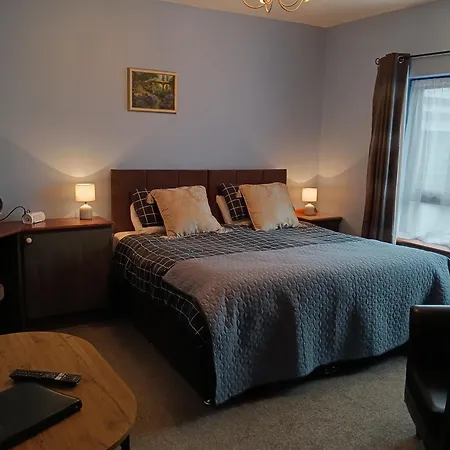 Oak Tree Lane Country