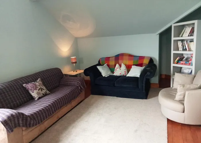 Oak Tree Lane Country